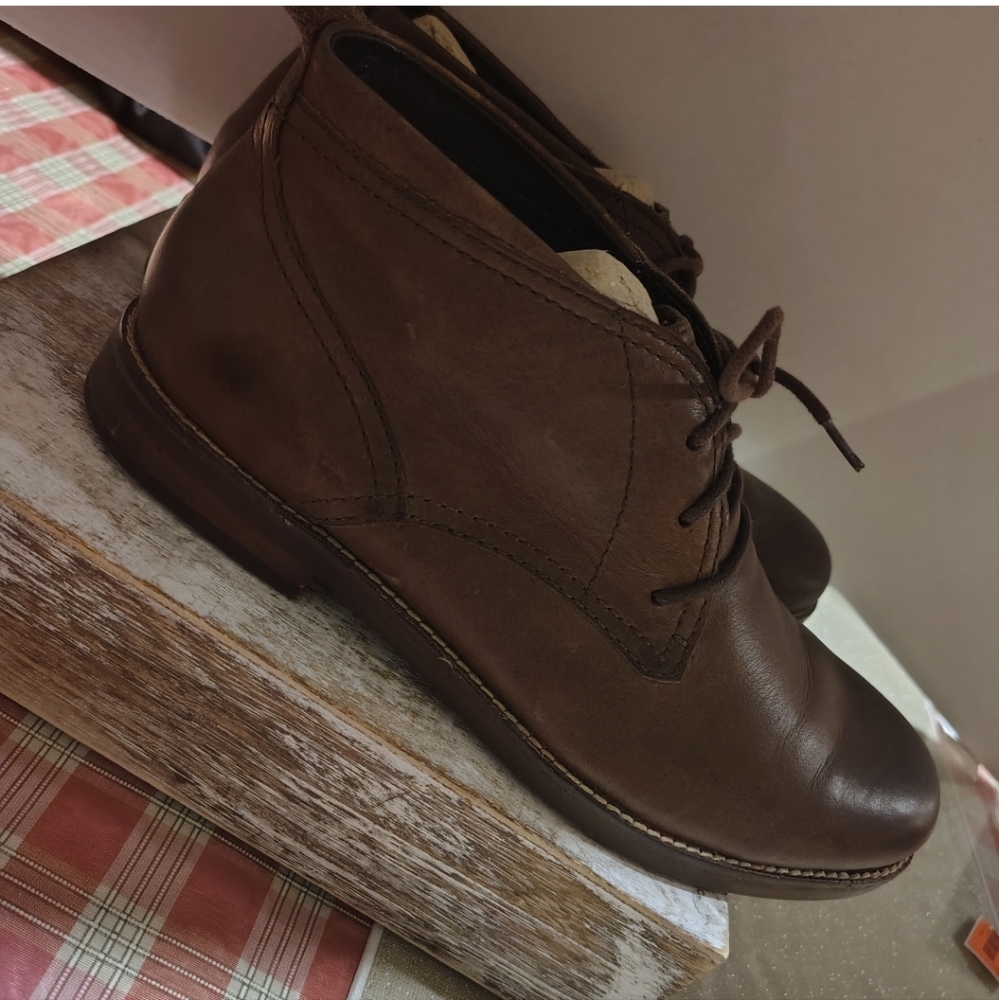 Cole Haan Men's Brown Leather Chukka Boots size 10 M